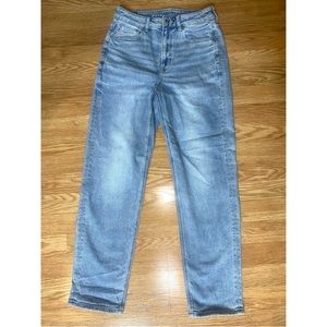 American Eagle Mom Straight Jean